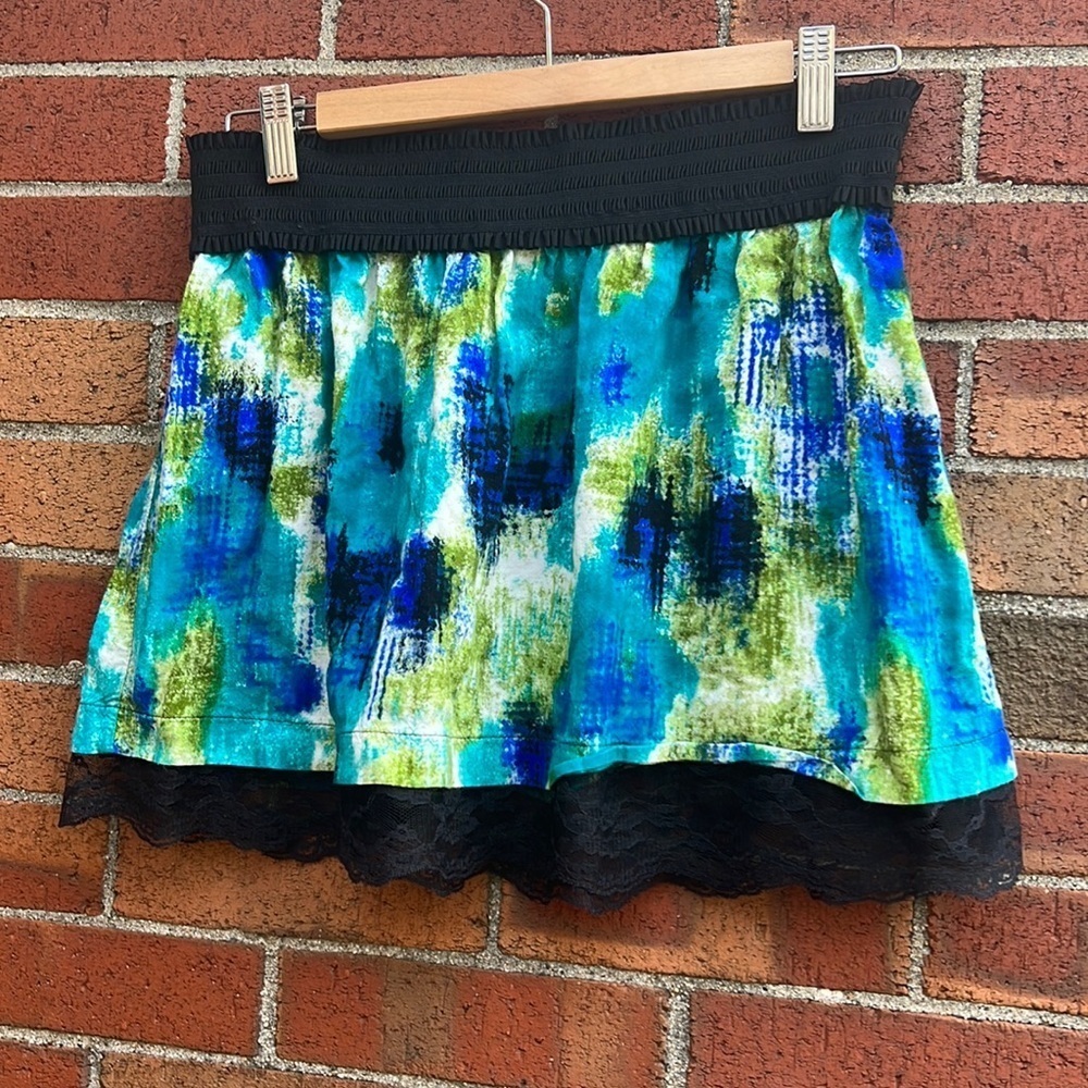 Lace trim skirt